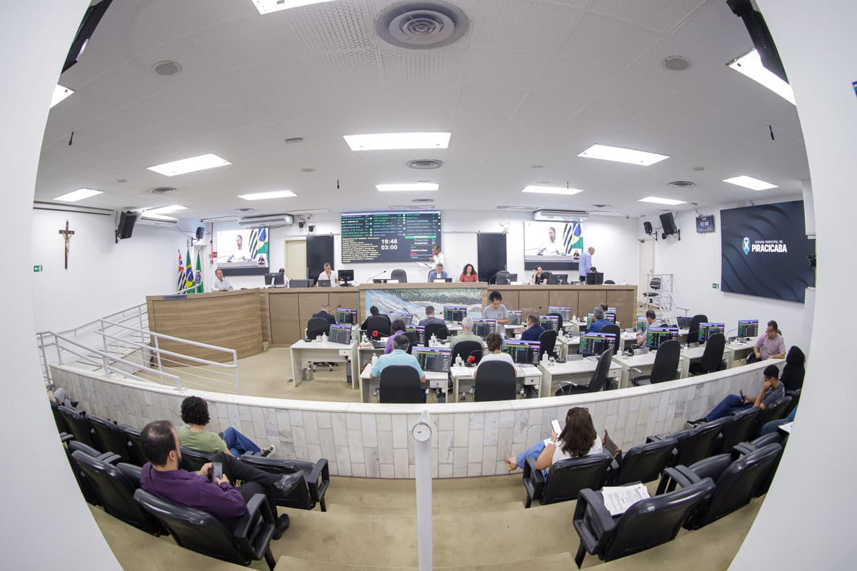 41ª sessão da Câmara debate fiscalização de fios e cabos e pavimentação