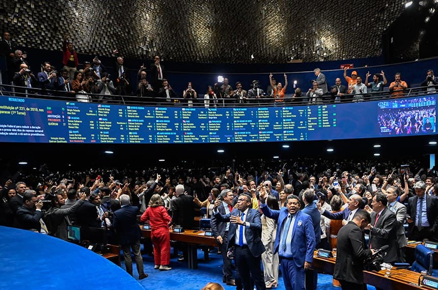 Fim da escala 6x1 é aprovado pelo Senado Federal com 75 votos favoráveis